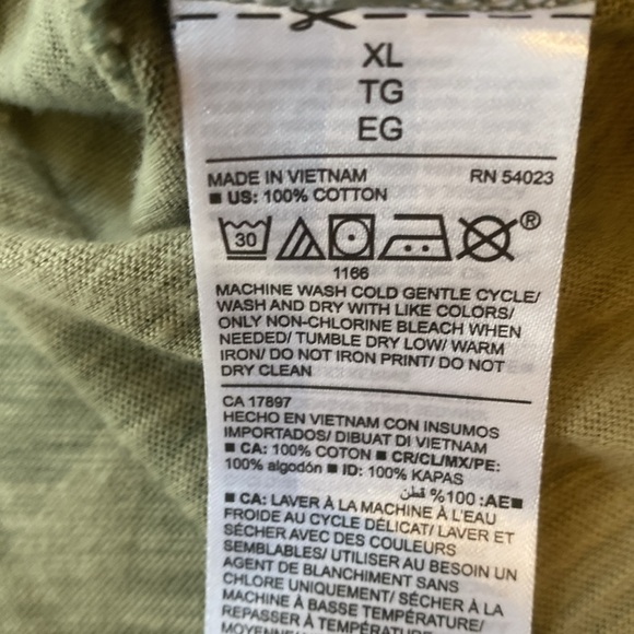 Old Navy Everywear Tee - Picture 4 of 7